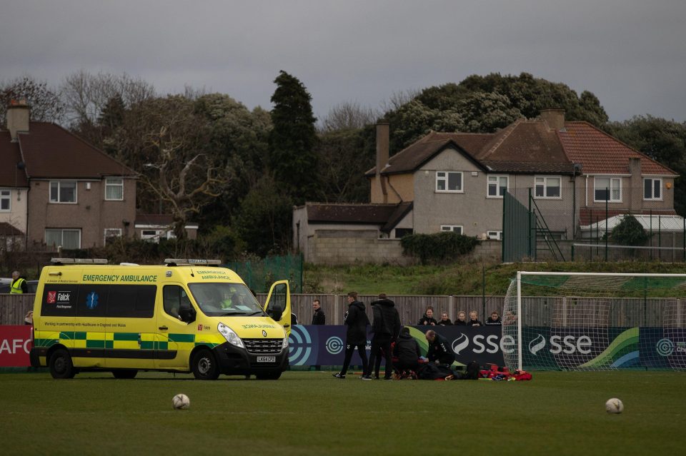  The ambulance arrived after play had been stopped for 25 minutes