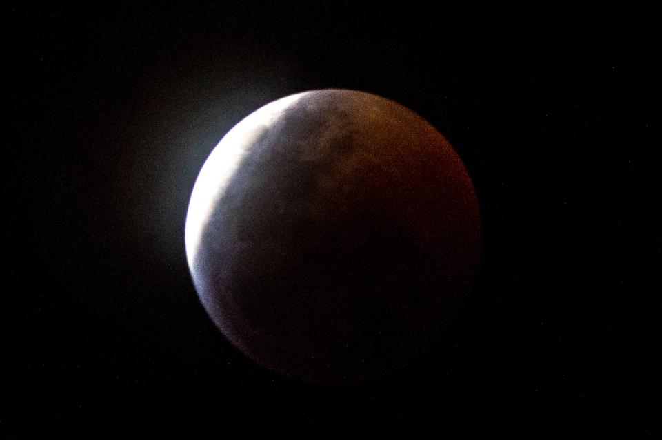  Earth's shadow almost totally obscures the view of the so-called Super Blood Wolf Moon during the total lunar eclipse in Miami, Florida