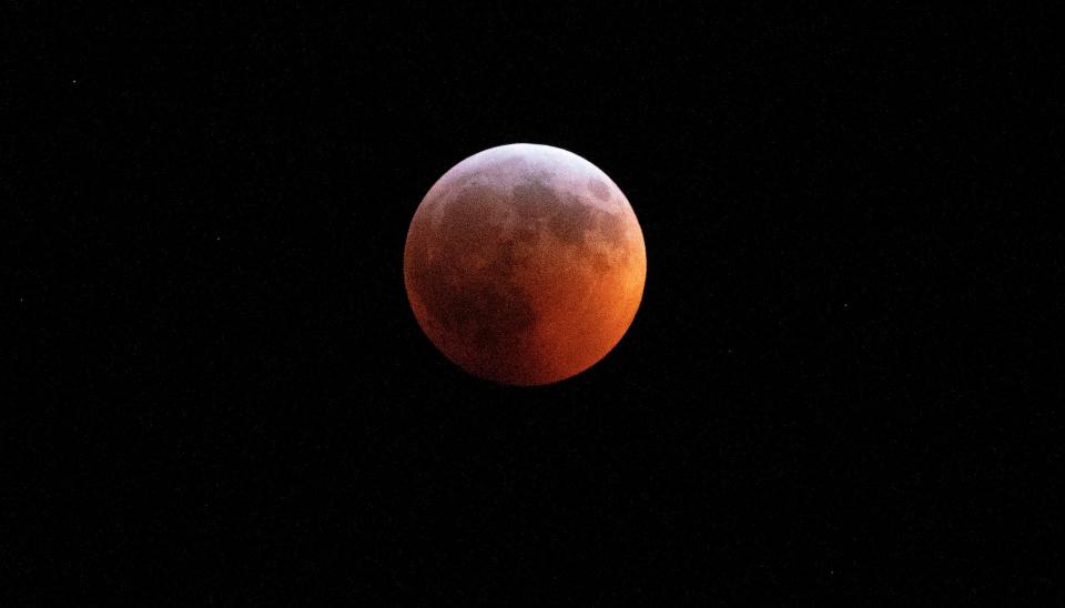  The super wolf blood moon looms over New York City