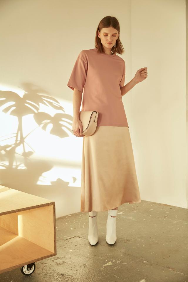  Pink is one of spring’s most popular colours. Mix complementary tones for a fashion-forward look