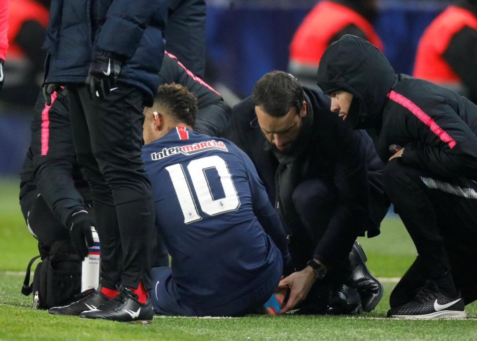  Neymar was forced off the field during the win over Strasbourg