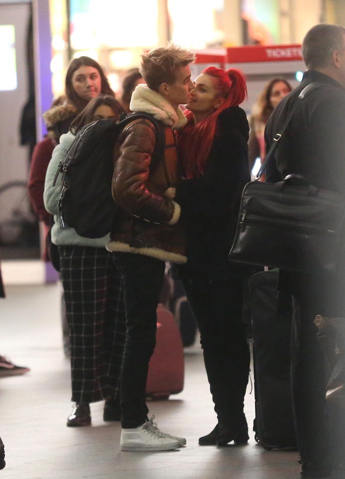  The couple looked very loved up as they headed off on tour