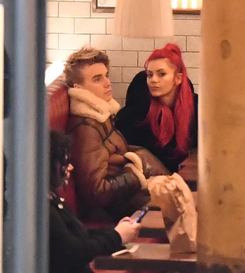  The couple enjoyed a bite to eat before catching their train