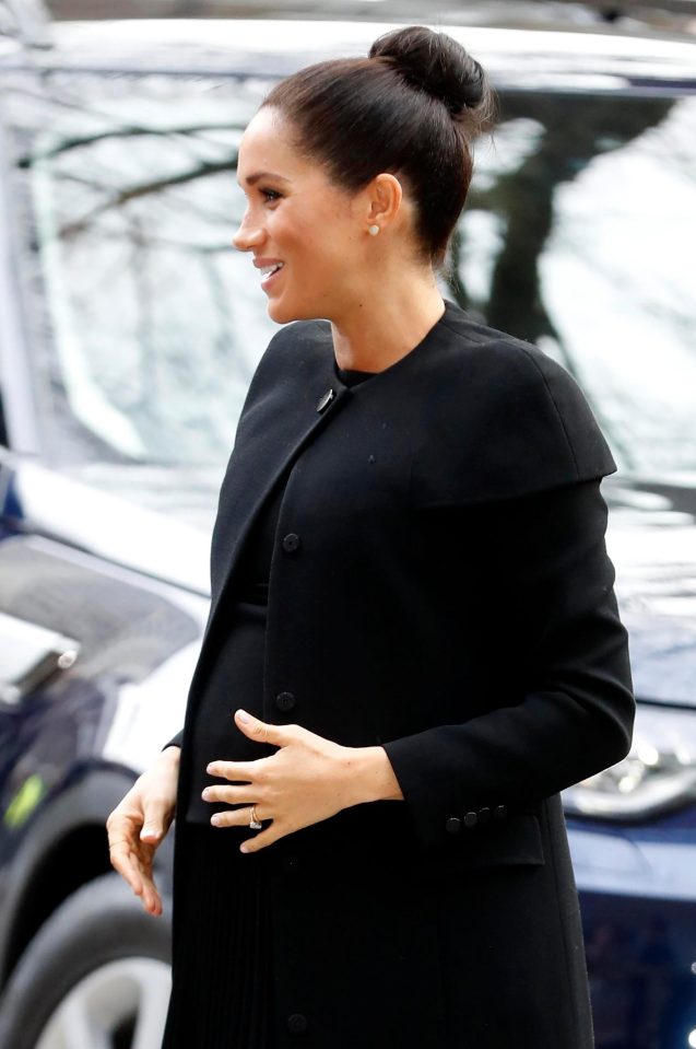  Meghan Markle clutched her baby bump as she arrived