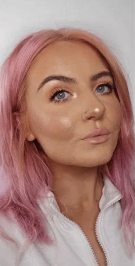  The foundation from Huda Beauty completely transforms her appearance