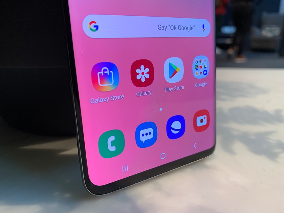  Samsung has adopted a new Infinity O display across all of its new Galaxy S10 devices