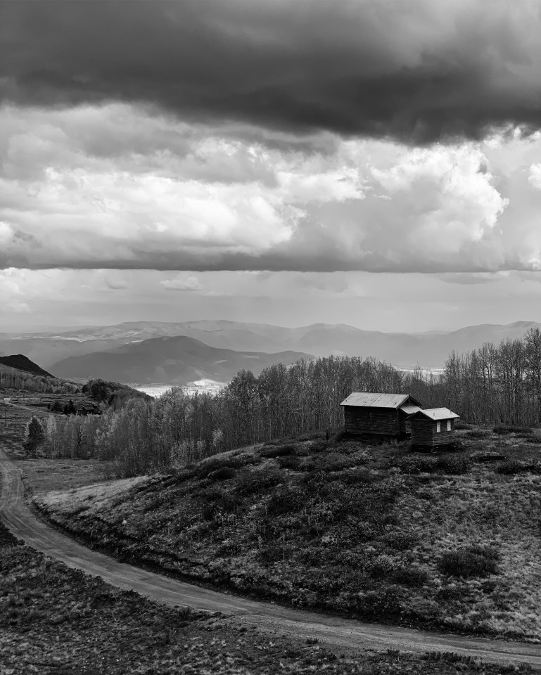  Another excellent black-and-white shot taken on an iPhone XS Max, with impressive contrast in "the clouds and surrounding landscape