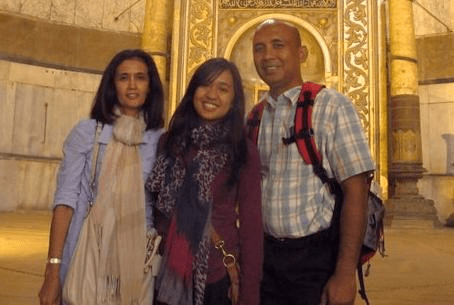  Zaharie Ahmad Shah, pictured with his wife Faiza Khanum Mustafa Khan, left, and their daughter Aishah Zaharie, centre