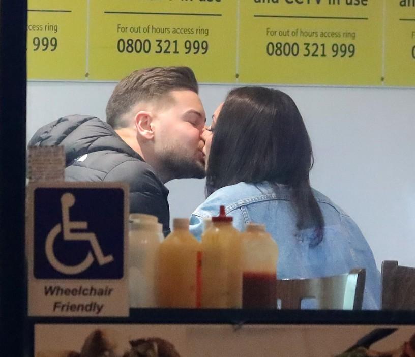 The former couple had cocktails before going into the fast food outlet