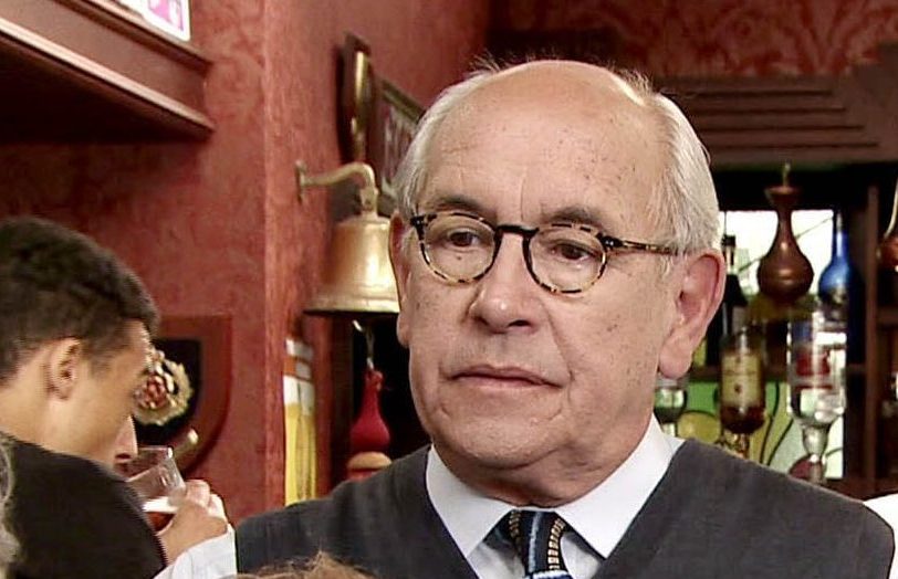 The soap legend's character, Norris, arrived engaged on the cobbles in scenes that will stun fans