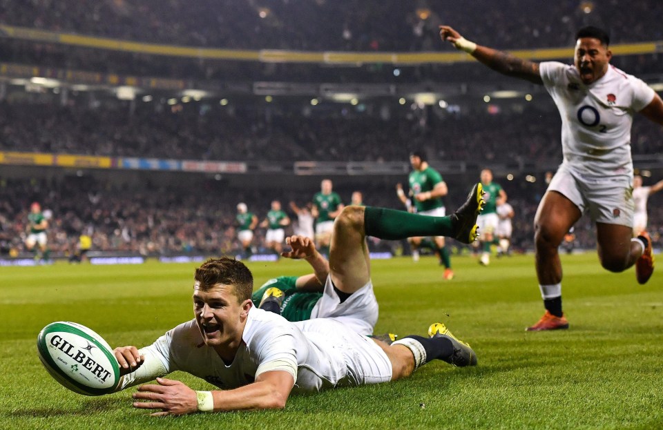 Henry Slade goes over for England in Dublin