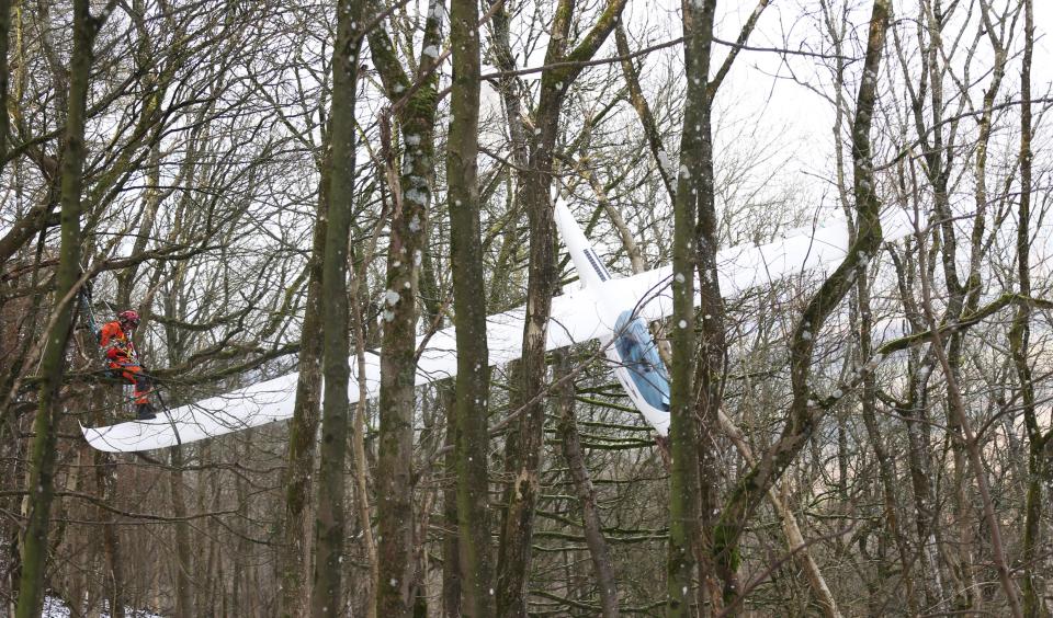  Before releasing the pilot, rescuers had to secure the wings, to stop the aircraft from tumbling