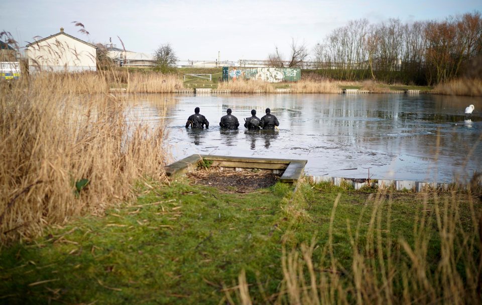  Police search the frozen Oak Road Pond in Hull near to the home of missing 21-year-old student Libby Squire