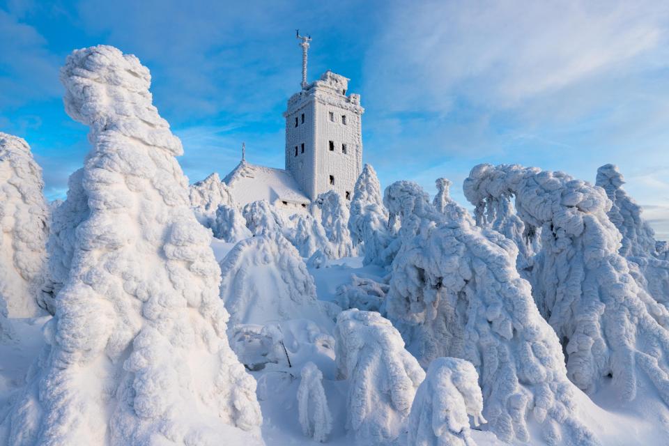  The stunning scenes were captured at Fichtelberg mountain in Saxony, Germany