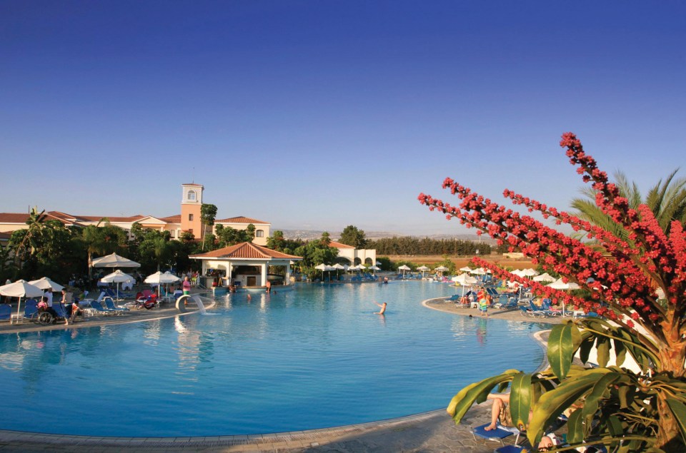  The Avanti Village Aparthotel has a freshwater lagoon pool and poolside restaurant and bar