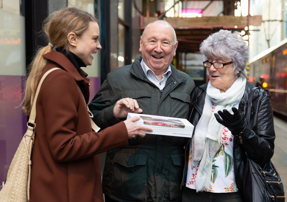 Frank and Trinny are stunned to receive a treat from a stranger in the street in Manchester