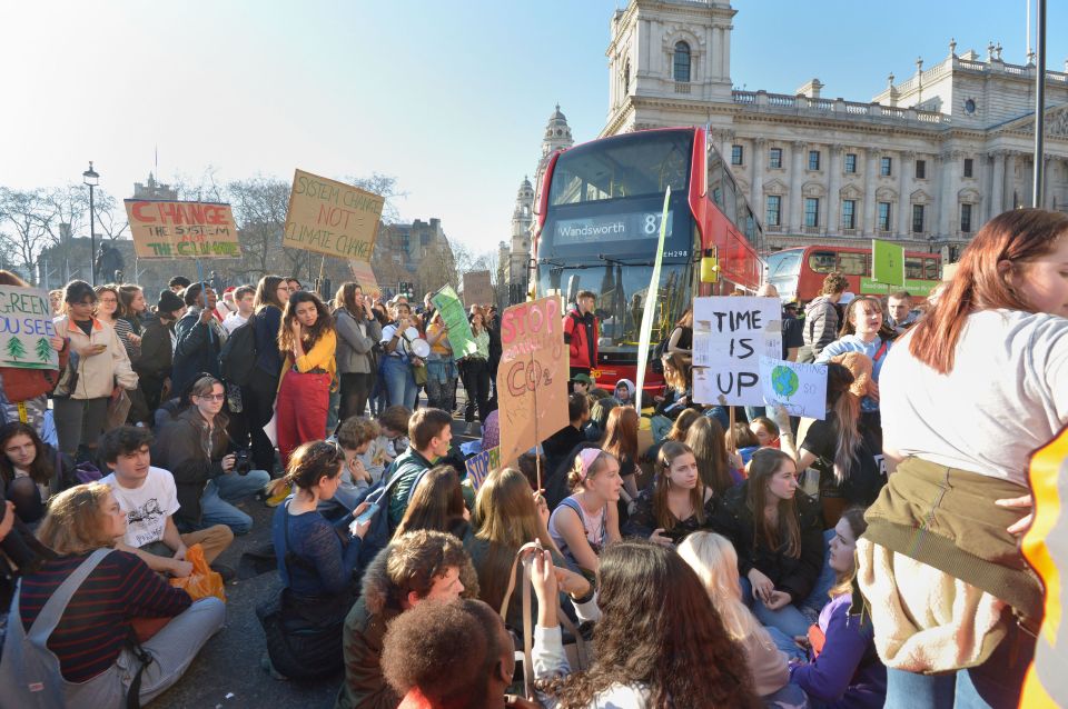  Many gathered in the capital