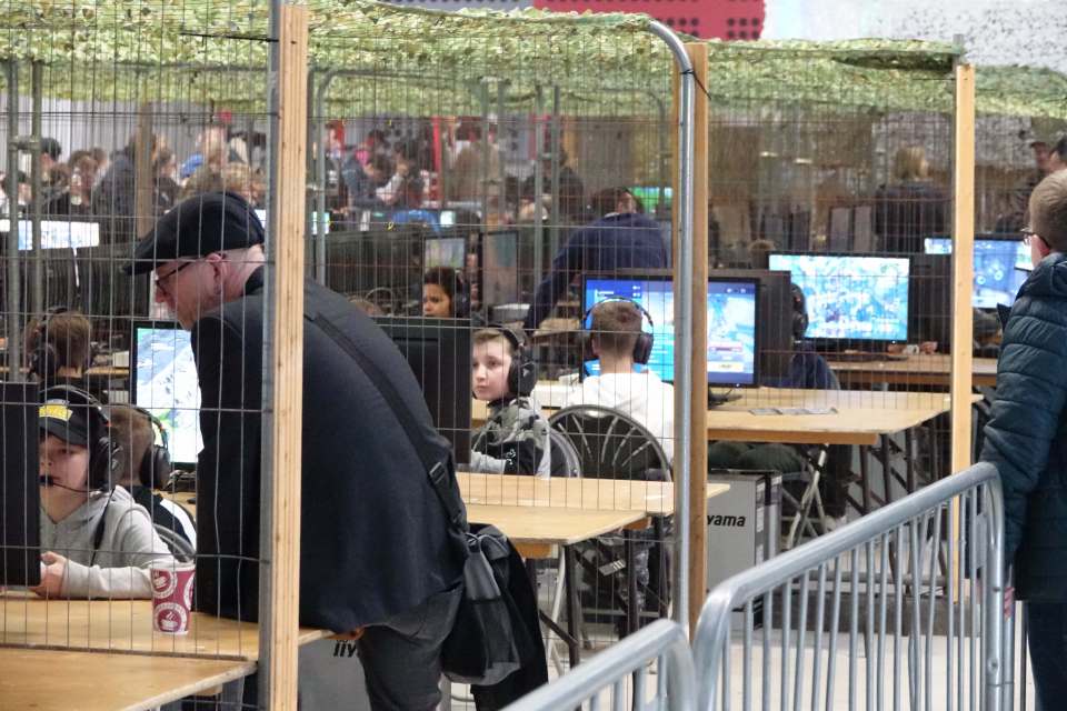  Despite queuing for up to an hour, the children only had 15-minute slots on the computers