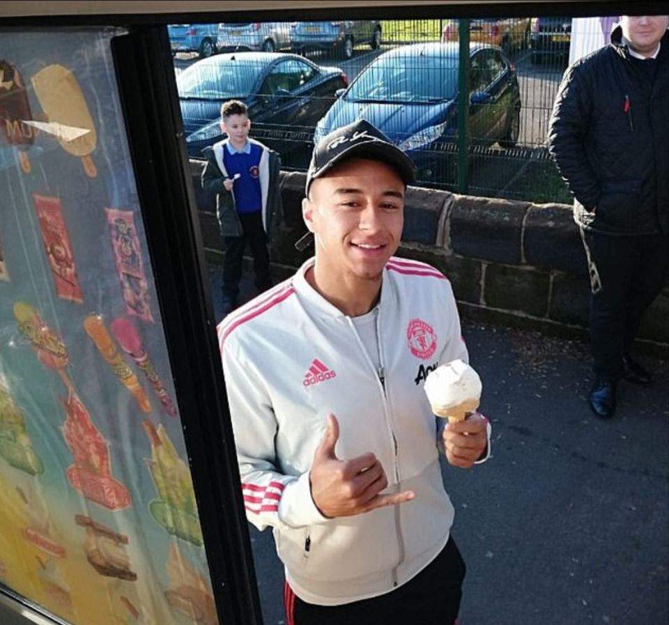  Jesse Lingard poses with ice cream as he enjoys some downtime in his home town