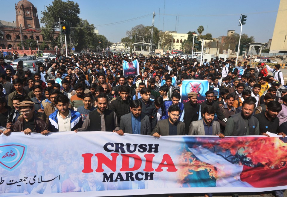 Thousands of Pakistani men attended the ‘Crush India March’ today