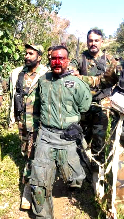 A bloodied Indian pilot is paraded by Pakistani soldiers after being captured in Kashmir