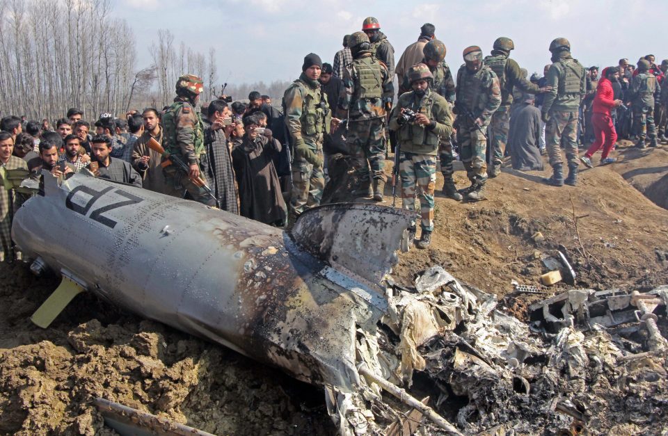  Crowds of Kashmir residents and Pakistani soldiers gathered at the crash site of an Indian war plane after it was blasted out oft the sky