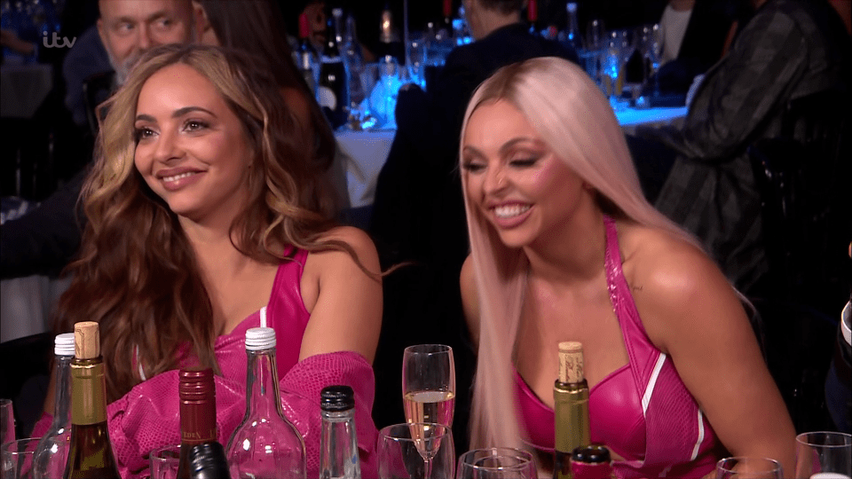  Jesy and Jade burst into laughter at the jokes