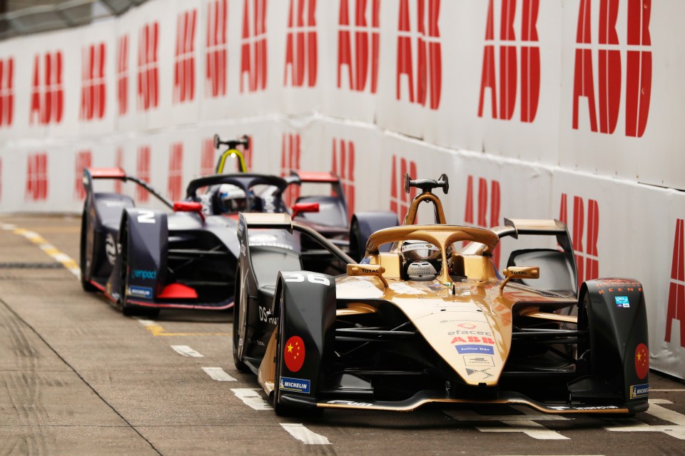  Sam Bird hot on Andre Lotterer's tail in the latter stages