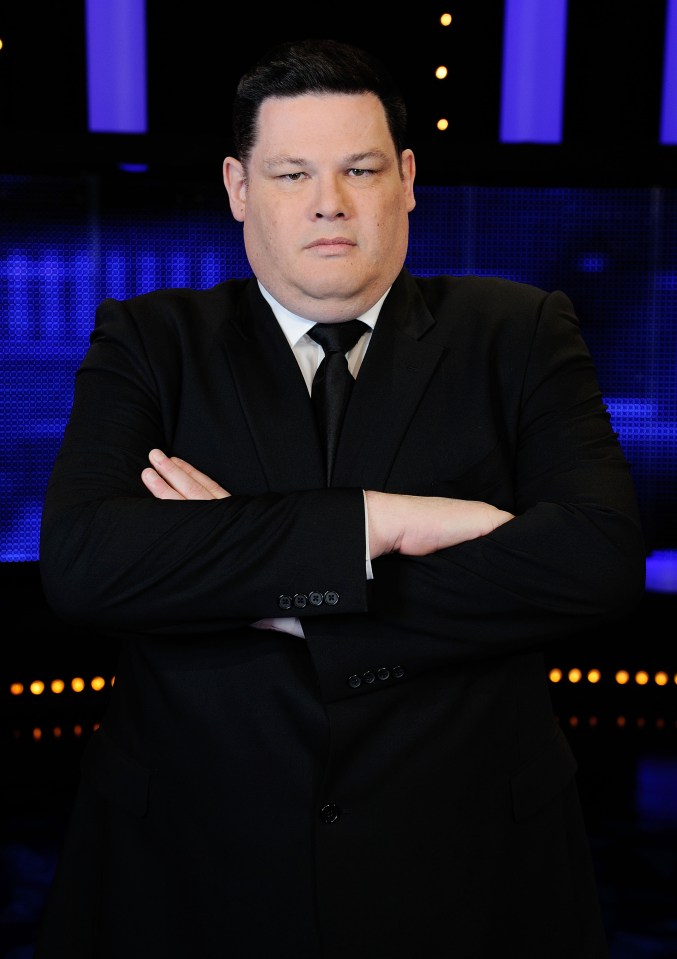  Mark Labbett slapped his face and scoffed at Linda for going for the middle offer - prompting her to change her mind