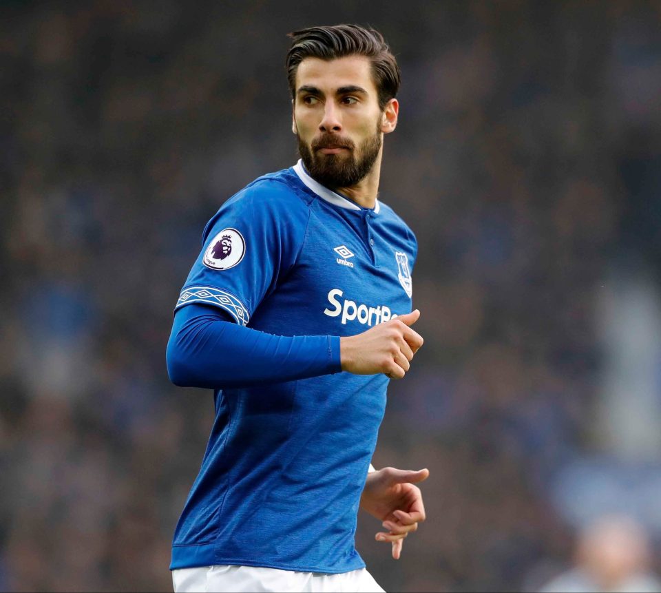  Andre Gomes is playing for Everton on loan from Barcelona this season