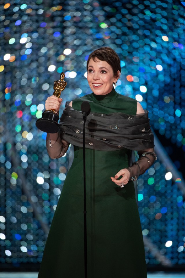  Olivia Colman is toasting her Oscar win