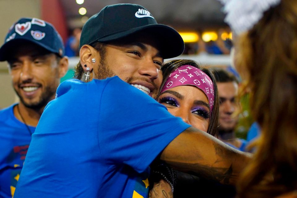  Neymar gives pop star Anitta a huge hug