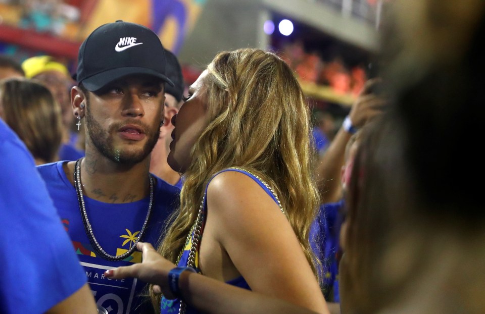  One blonde lady got particularly close to the PSG forward