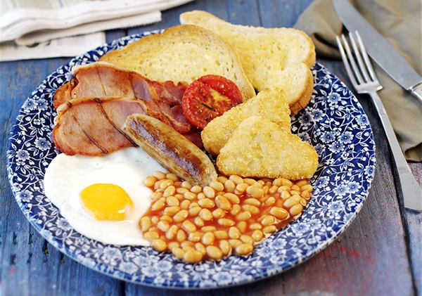  Wetherspoon's traditional fry up usually costs around the £5 mark and consists of eggs, bacon, sausages, hash browns and baked beans