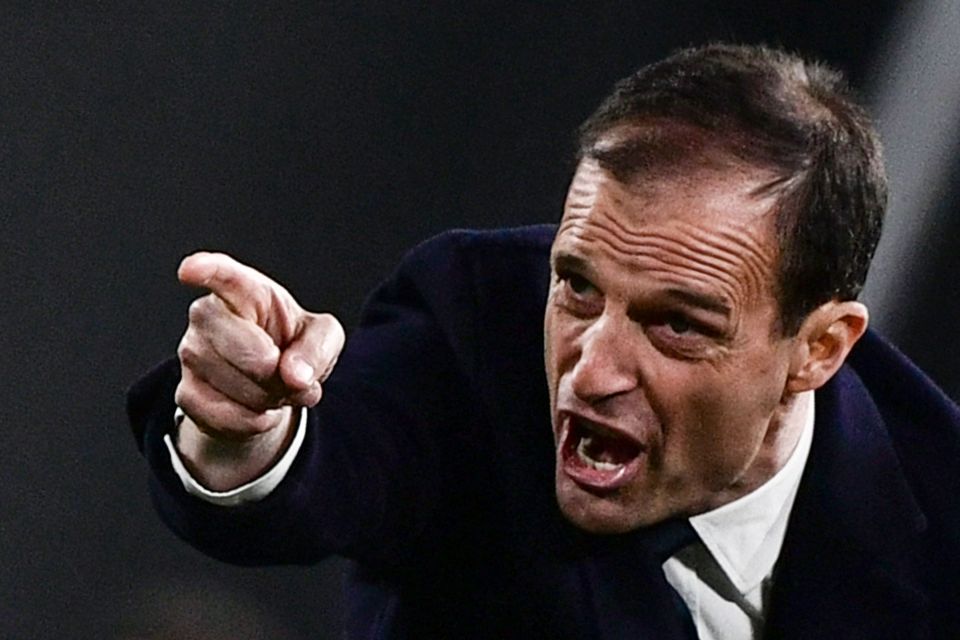  Juventus coach Massimiliano Allegri shouts instructions from the touchline