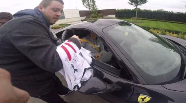  Son stops in his Ferrari LaFerrari to sign a shirt for a fan