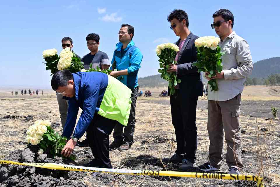  Family members cry at the scene where the Ethiopian Airlines Boeing 737 Max 8 crashed