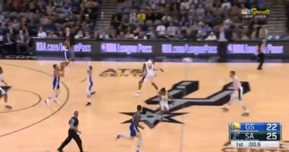  Stephen Curry made an incredible buzzer-beating shot from behind his own three-point line