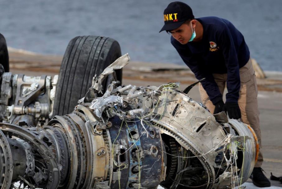  An Indonesian national transportation safety commission official examines a turbine engine from the Lion Air flight JT610 at Tanjung Priok port in Jakarta, Indonesia, on November 4, 2018