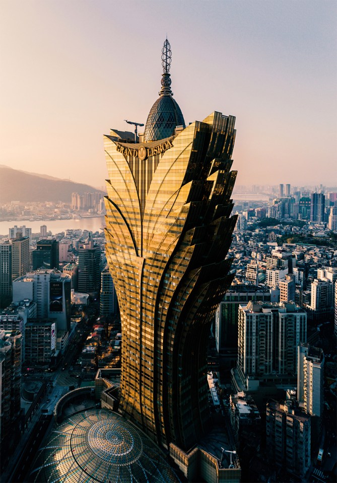  Zhen Zhen's picture of Macau's iconic Grand Lisboa Hotel was called 'impressive - better than a [plain] concrete skyscraper' and 'the beginning of Gotham City'. It collected 3rd prize in the architecture category