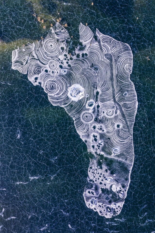 In the nature category, ‘Nature Engraving’ picked up 3rd prize for photographer Wang Hanbing, who said, ‘Snow in the Taklimakan Desert in winter forms a rare ice and snow texture on the desert lake. From a height of 400m, the ice pattern is like a huge footprint, like the footprints of aliens visiting the earth’