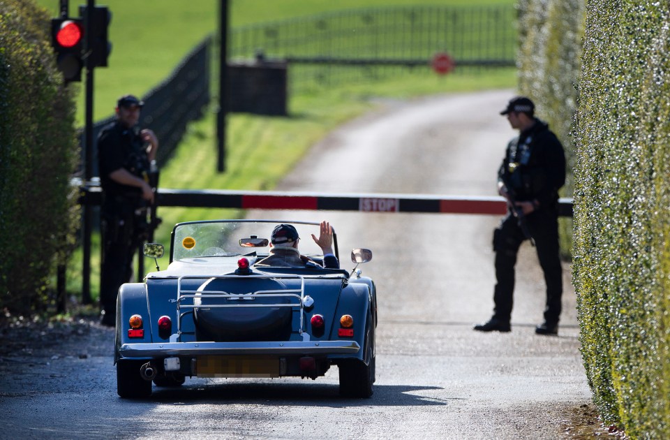  Meanwhile Iain Duncan Smith was driving a classic sports car with no roof at all, and waved to officers as he went in