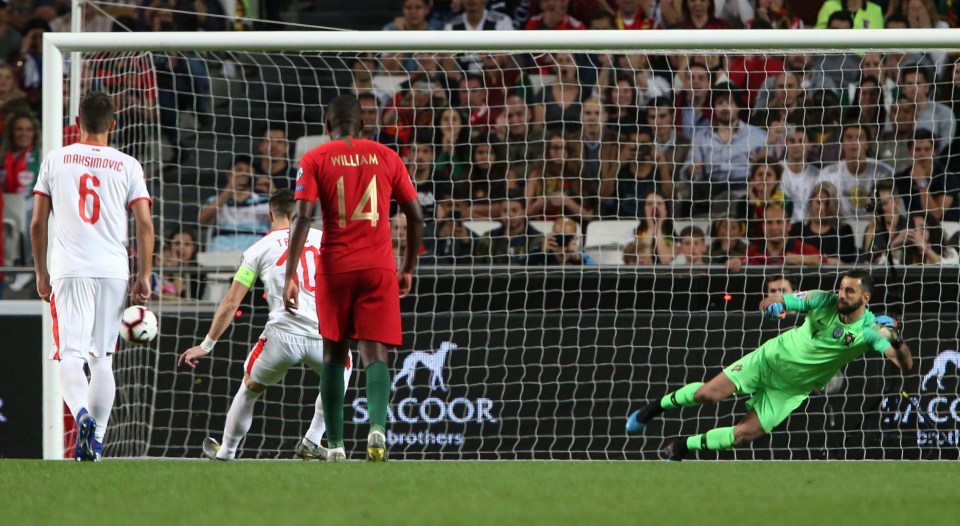  Dusan Tadic converts the penalty to give Serbia a 1-0 lead