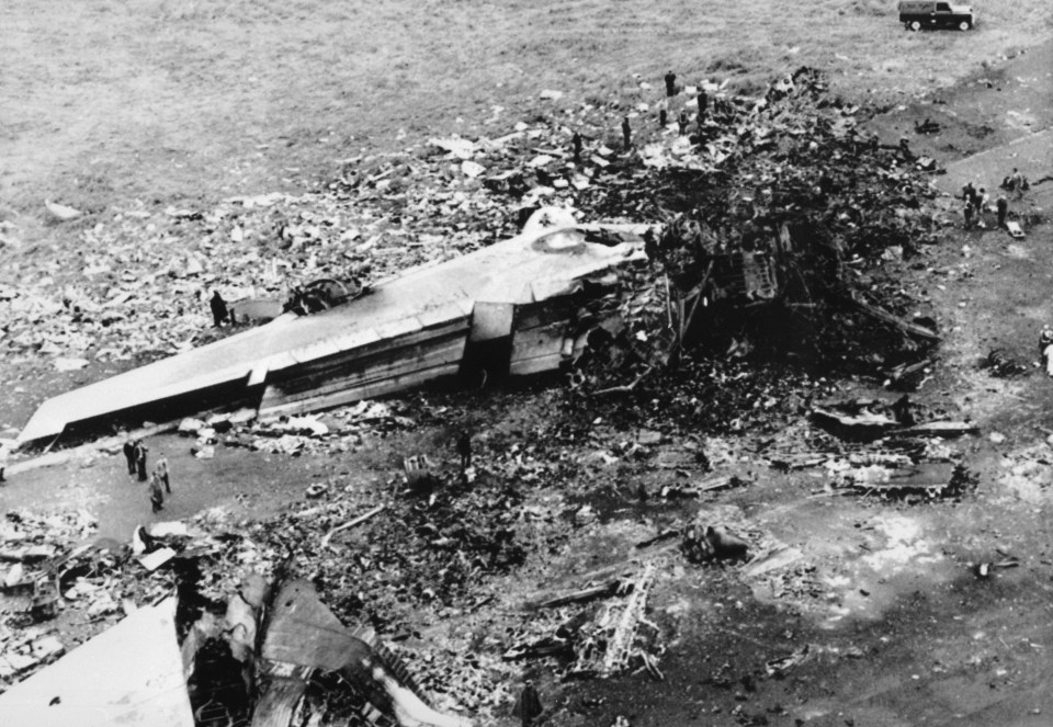 The worst aviation disaster in history resulted in the deaths of 583 people