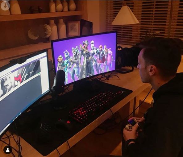 Mesut Ozil likes to relax by gaming when he is not playing football