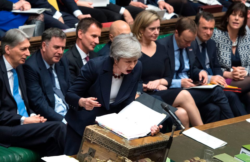  Theresa May pledged to step down if MPs back her EU divorce deal, in a bid to break the Brexit deadlock in Britain's fractured parliament