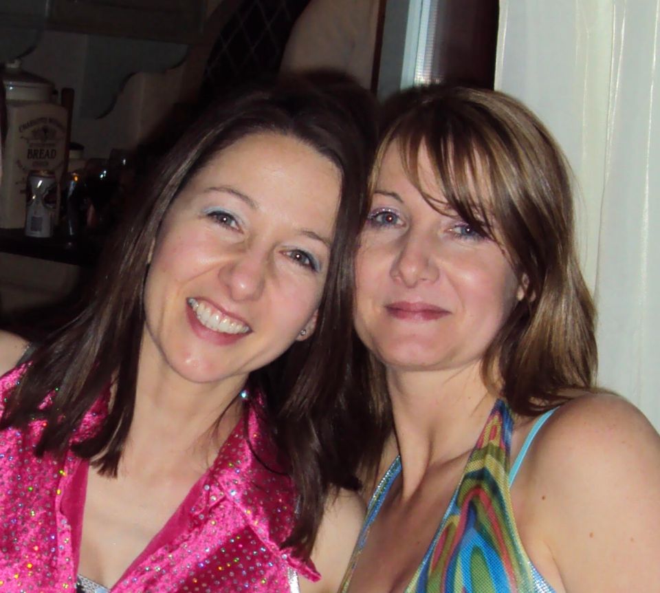  Kay, 43, right, lost her twin sister Helen, left, to breast cancer aged 38