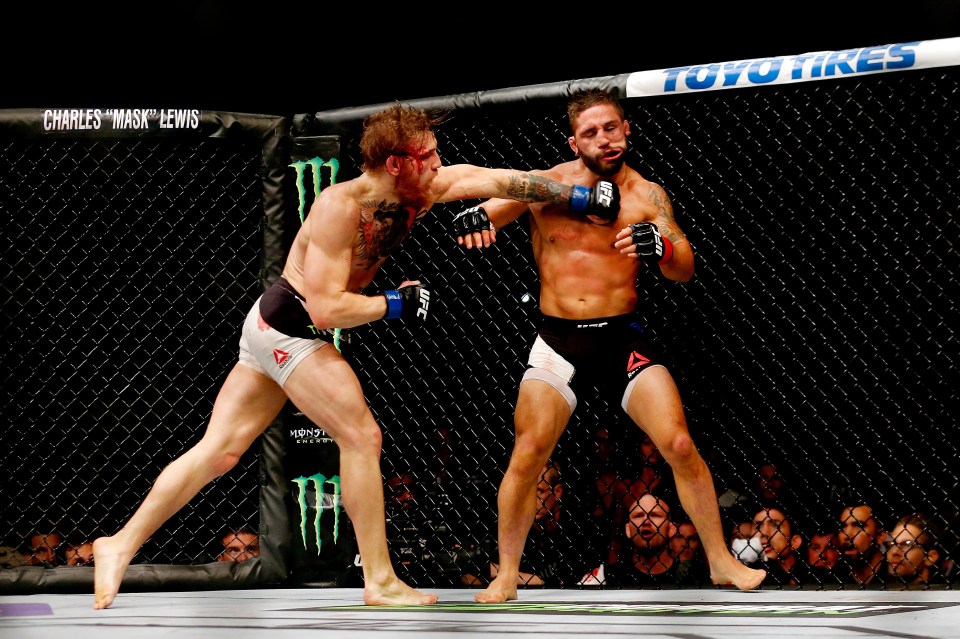 McGregor beat Chad Mendes for the UFC interim featherweight title in 2015 with an injured ACLMcGregor beat Chad Mendes for the UFC interim featherweight title in 2015 with an injured ACL