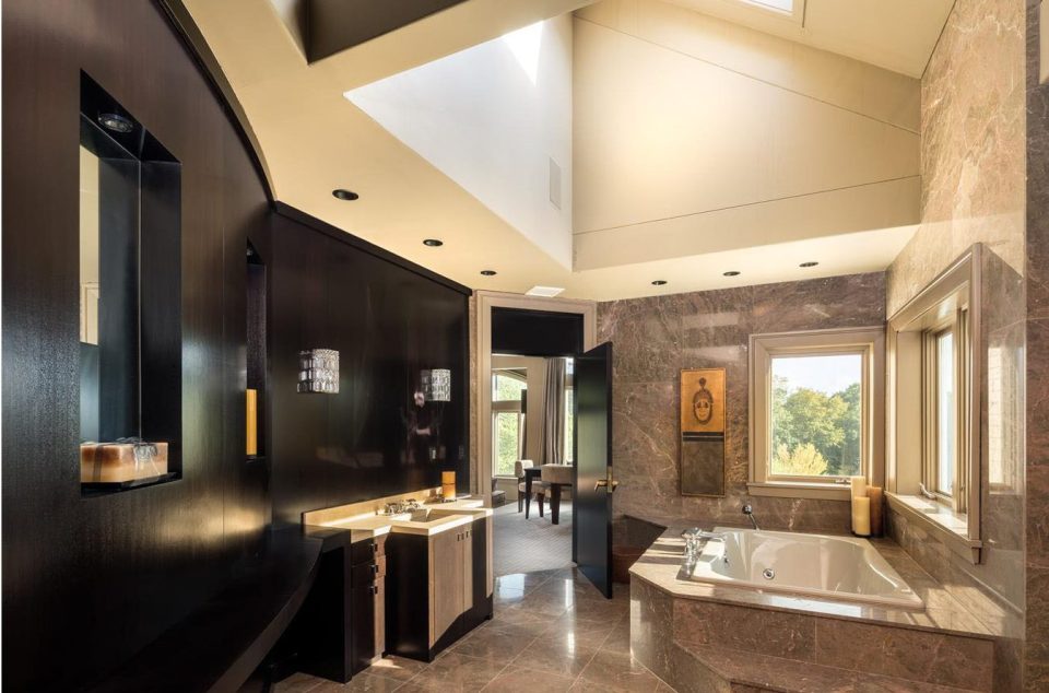  The house also contains 25 luxurious bathrooms like this one