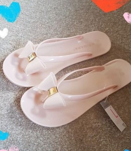 Primark is selling a £3 pair of flip flops that are almost identical to a Ted Baker pair